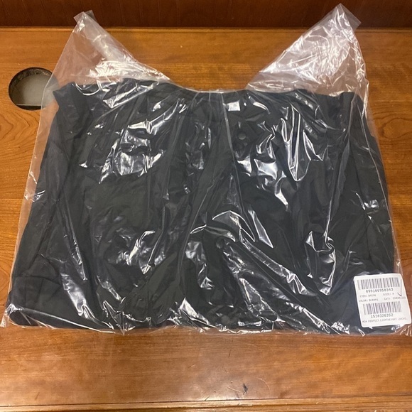 J Crew New perfect lightweight jacket
Item BP290 - Picture 5 of 6